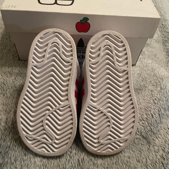 NIB Hard to Find Adidas Hello Kitty Superstar Sneakers - 5K - Picture 8 of 8